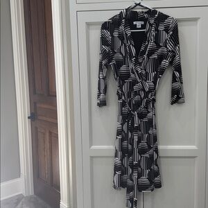 Liz Claiborne Geometric print Black & White Faux Wrap Dress Size Medium